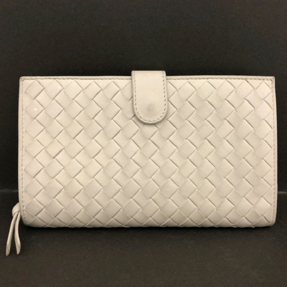 Bottega Veneta Elegant White Woven Intrecciato Leather Continental Clutch Wallet